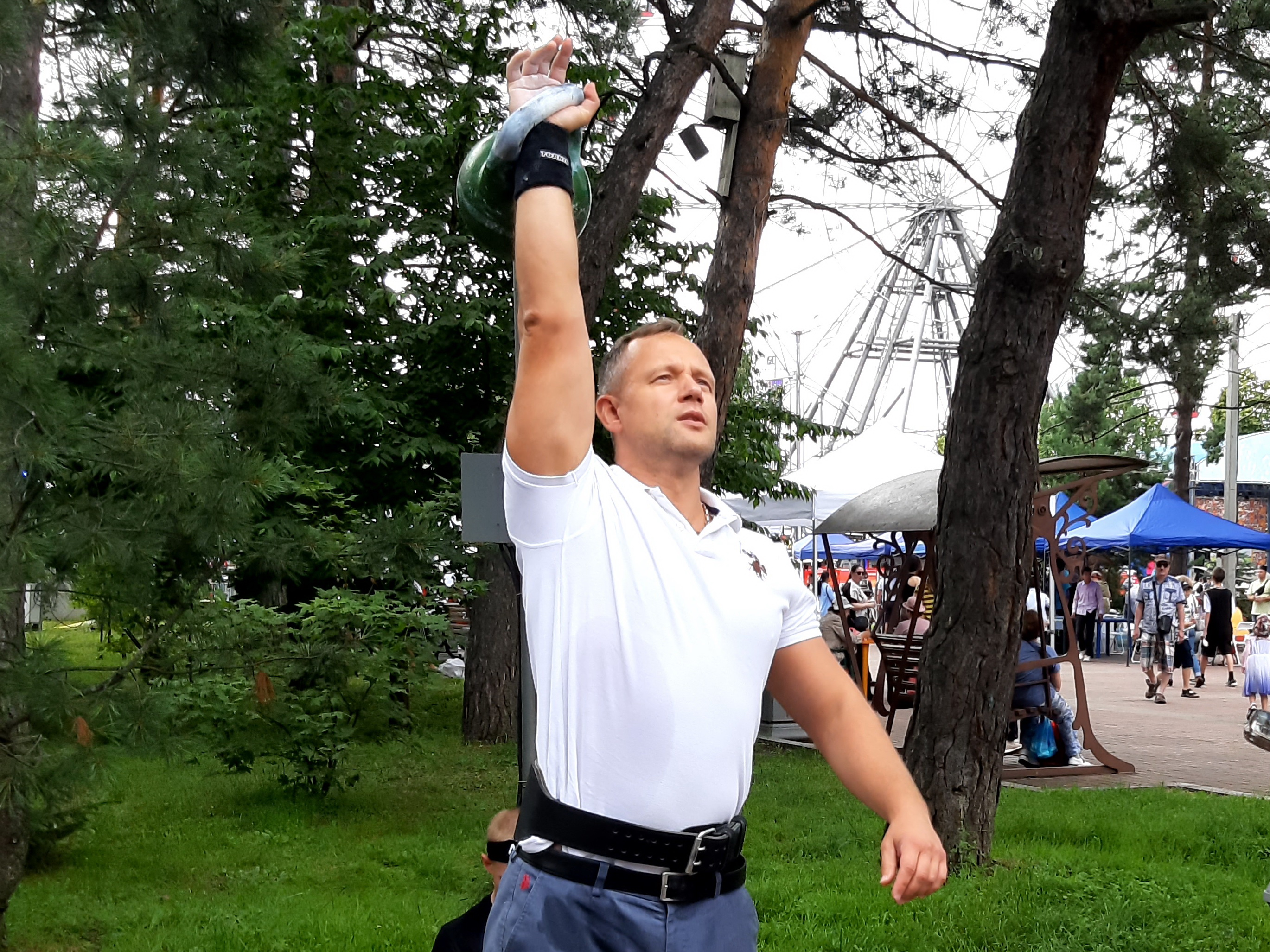 Кто поднимет гирю сто раз